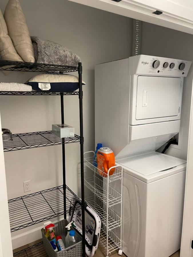 Adorable 1 Bedroom Suite- A Skip To Galloping Goose Victoria Exterior foto