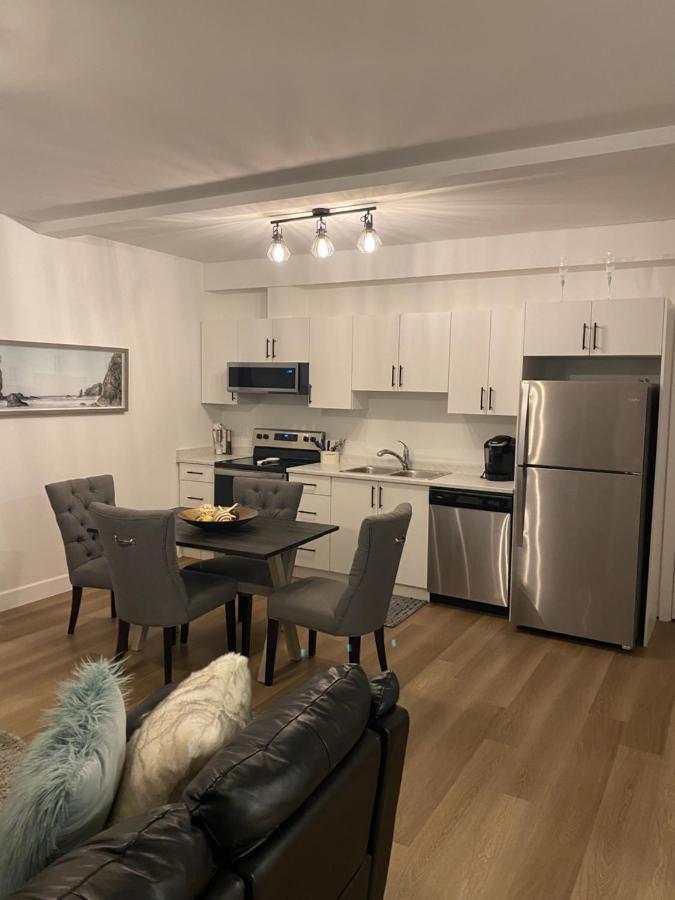 Adorable 1 Bedroom Suite- A Skip To Galloping Goose Victoria Exterior foto